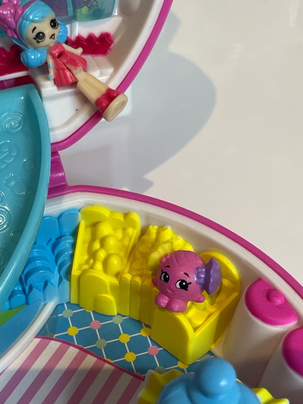Shopkins Lil Secrets Mini Locket Playsets - Picture 9 of 10